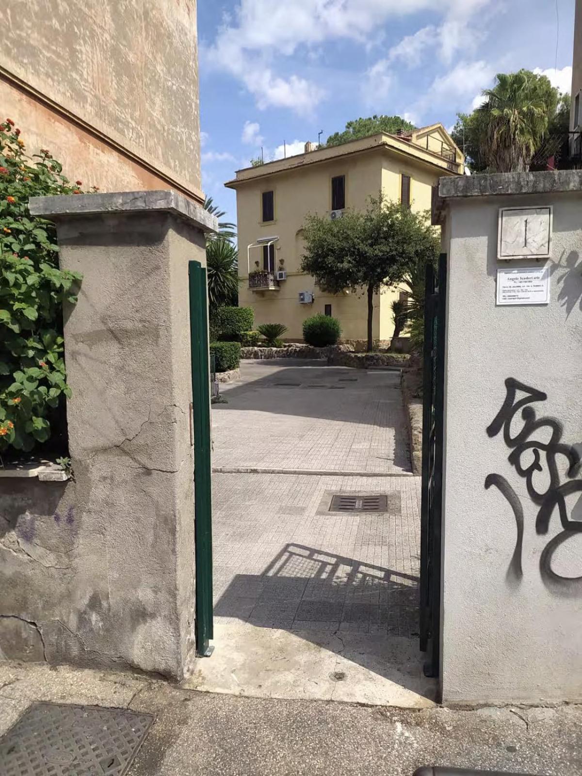 Apartment Garbatella Seminterrato Rom